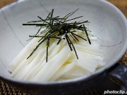 ヌカミソに漬けた長芋をせん切りにして食す