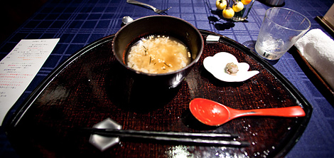 「冷し諸味噌茶漬け」<br />部分的に固まってしまって自宅だとチャーハンにしてしまいそうなボソボソな冷や飯に冷えたお茶をかけ諸味噌をのせた個人的には幸福感ゼロだと思う一品 「冷し諸味噌茶漬け」<br />部分的に固まってしまって自宅だとチャーハンにしてしまいそうなボソボソな冷や飯に冷えたお茶をかけ諸味噌をのせた個人的には幸福感ゼロだと思う一品