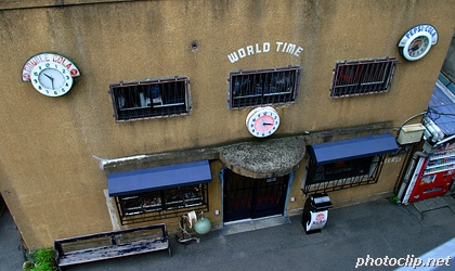 「WORLD TIME」お店の正面