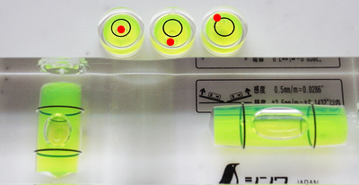 精度低すぎ水準器