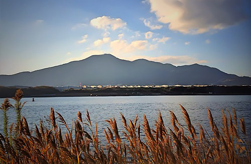 ここからあの山の頂まで往復41kmだぜぃ