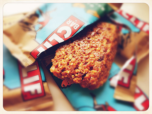 父親のクリフォードという名前にちなんで「CLIF BAR」パッケージもCLIFに引っかけてある感じでなかなかイイ