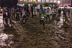 雨の日の校庭