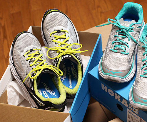 Hoka One One Clifton M's (左) & W's、もっと鮮やかな色のほうがよかったかも