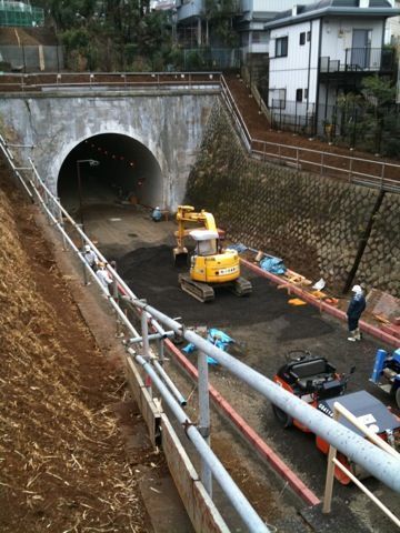 遊歩道にするための工事中